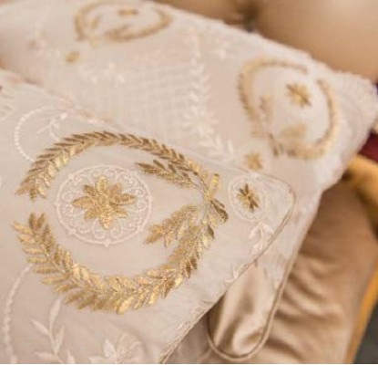 Doppelbett Bett Luxus Betten Holz Bettgestelle Bettrahmen Braun Design Klassisch