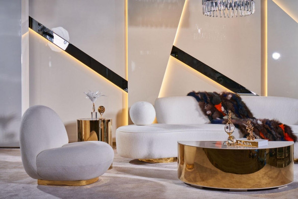 Moderne Sofagarnitur Weißer Dreisitzer Luxus Sessel Edler Couchtisch