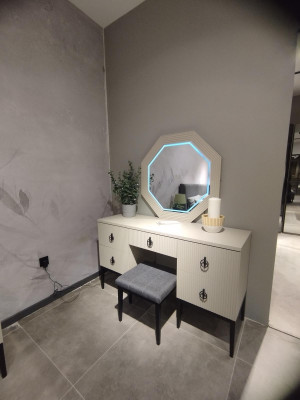 Designer Schlafzimmer Set Bett 2x Nachttische Kleiderschrank Neu und Luxuriös