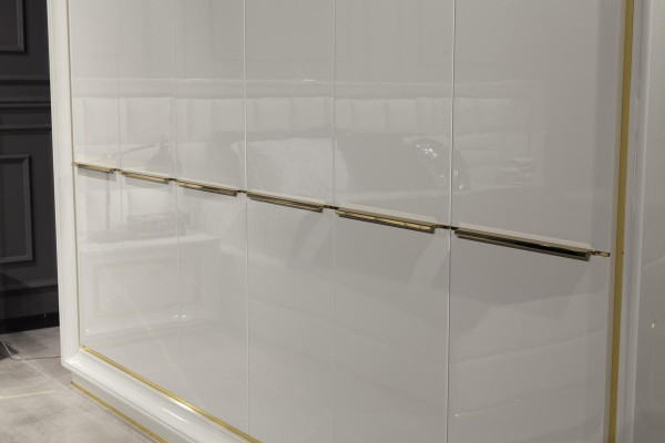 Kleiderschrank Modern Bequem in Weiß mit luxuriösem Stauraum