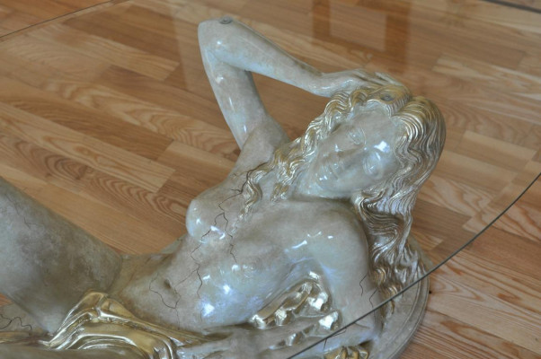 Erotischer Glastisch Skulptur Figur Couchtisch Tisch Sofa Bestell Tische Statue