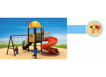 Kinderspielplatz mit Rutschen und Schaukeln Unterhaltung für Kinder
