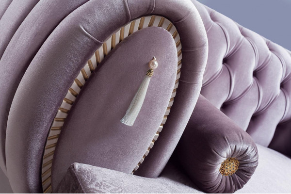 Lila Chesterfield Dreisitzer Designer 3-Sitzer Polstercouchen Holzgestell