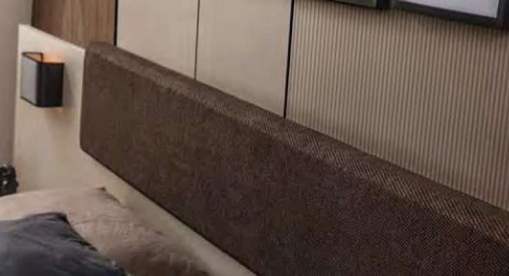 Exklusive Schlafzimmer Garnitur Designer Beiges Bett Braune Nachttische