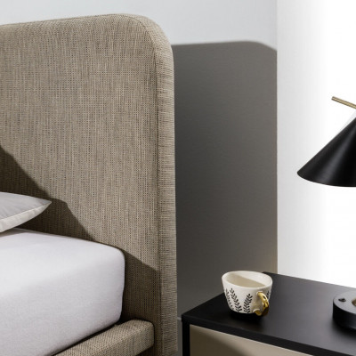 Edle Schlafzimmer Möbel Braunes Textil Bett Designer Holz 2x Nachttische