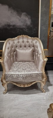 Klassische Chesterfield Garnitur 311 Sitz mit Couchtisch Samt Gold Holz