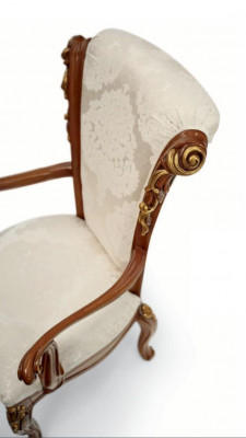 Luxus Esszimmerstuhl Stuhl Esszimmer Sessel Sitzer Stühle Holz Braun Barock Gold