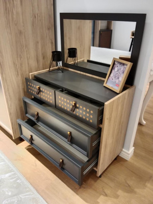 Exklusives Design Kommode mit Spiegel Schlafzimmer Kommode Design Schrank