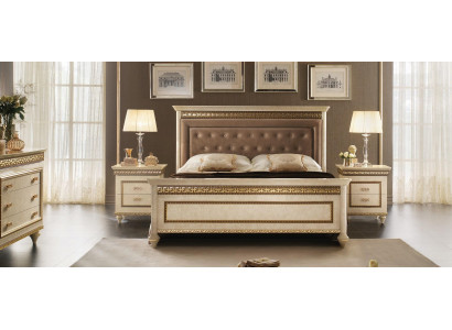 Schlafzimmer Set Bett + 2x Nachttisch Betten Polster Luxus Doppel Hotel Betten