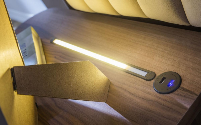 Luxus Schlafzimmer Set Bett + 2x Nachttische Holz Komplettes Moderne