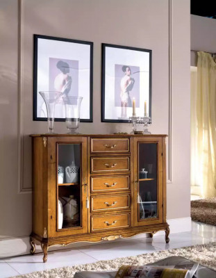 Exklusive braune Holzvitrine mit Schubladen im klassischen Möbelstil