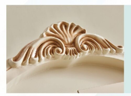 Edles Doppelbett mit ausziehbaren Schubladen und zwei Nachttischen