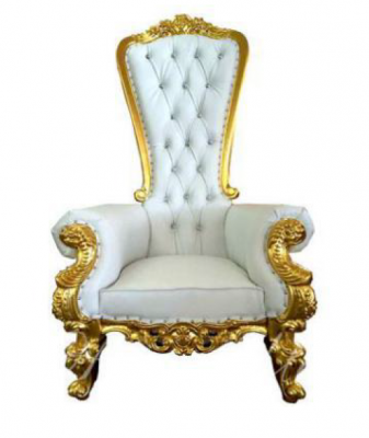 Ein wunderschöner weißer, verschnörkelter Sessel im Barock- und Chesterfield-Stil mit Elementen des Chesterfield-Stils 