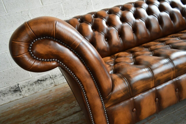 Chesterfield 4 Sitzer Polster Couch Modern Stil Leder Stoff Sofa Couchen Leder