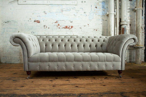 Stilvoller hellgrauer Chesterfield Dreisitzer Luxus Wohnzimmer 3-Sitzer