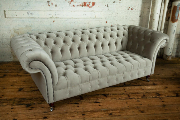 Stilvoller hellgrauer Chesterfield Dreisitzer Luxus Wohnzimmer 3-Sitzer