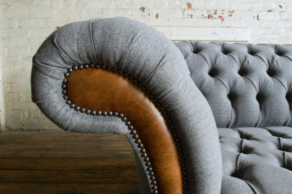 Edler grauer Chesterfield Dreisitzer Luxus Wohnzimmer 3-er Sofa