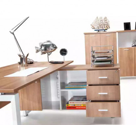 Ecktisch aus Holz braun Exklusive moderne Büromöbel im Arbeitszimmer