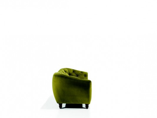 Dreisitzer Sofa mit luxuriöser Chesterfield-Rückenlehne in einem eleganten Grünton 